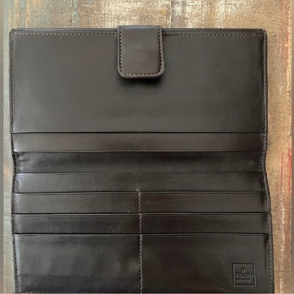 AUTH FENDI BROWN LEATHER/CANVAS  VERTICAL LINES VERY CLEAN WALLET CHAIN NOT/IN’D - Picture 4 of 9